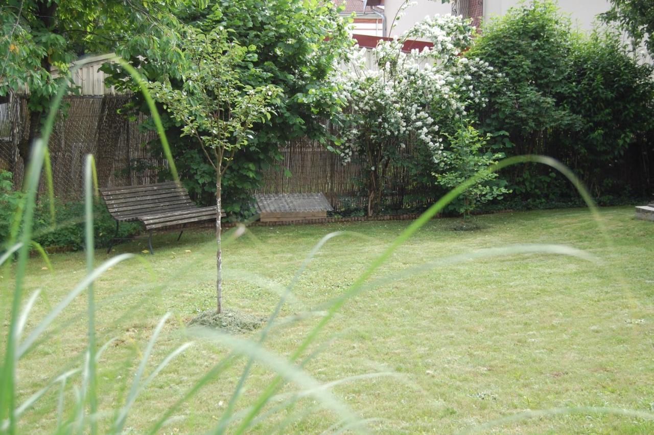 A L'Oree Du Parc Bed & Breakfast Besancon Exterior photo